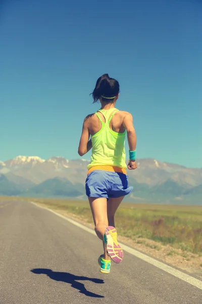 Estilo de vida saudável mulher correr — Fotografia de Stock