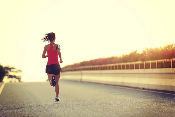 Young fitness woman running — Stock Photo, Image