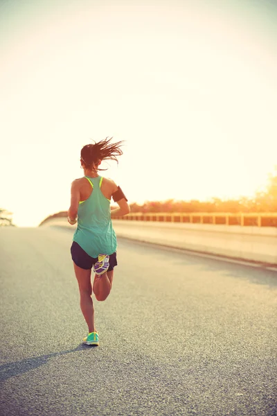 Young fitness woman running — Stock Photo, Image