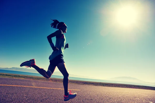 Young fitness woman running — Stock Photo, Image