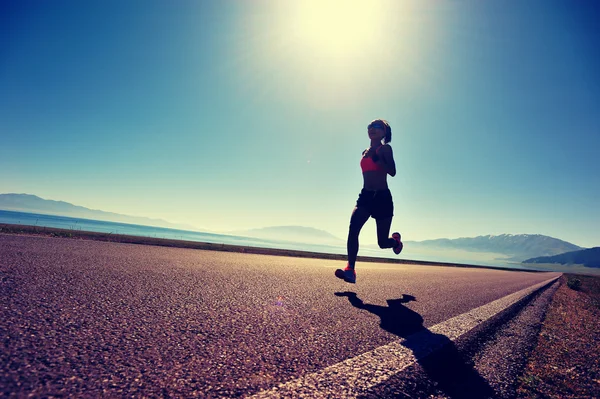 Young fitness woman running — Stock Photo, Image