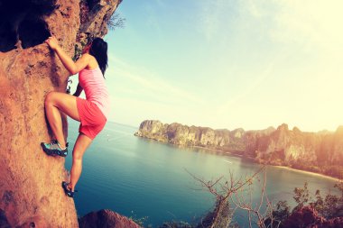 genç kadın rock tırmanma 