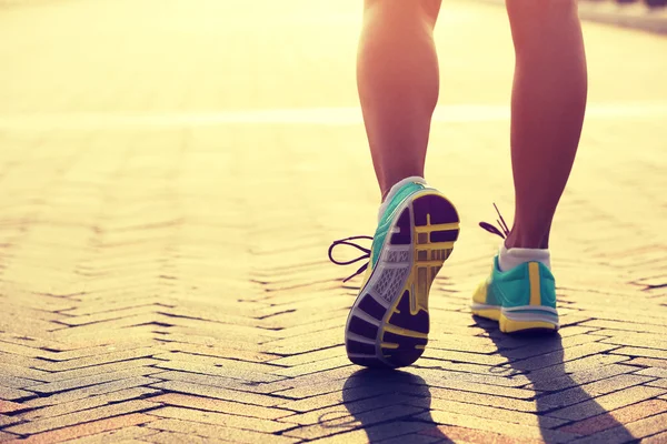 Fitness woman runner legs — Stock Photo, Image