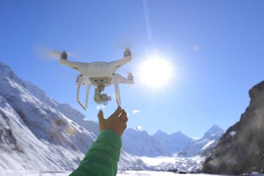 Yükseklerde uçan drone