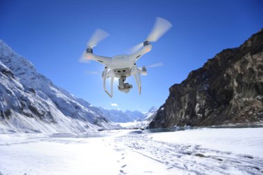Yükseklerde uçan drone