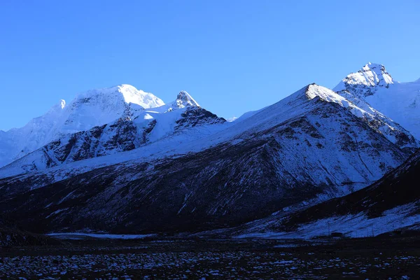 Montanhas Neve Sob Céu Azul Tibete China — Fotografia de Stock