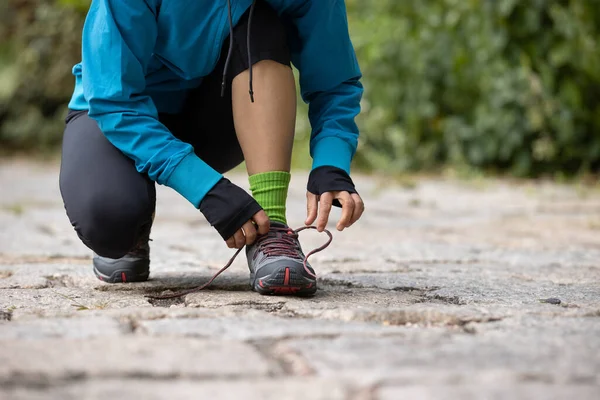 Woman Runner Tying Shoelace Trail — Stock Photo, Image