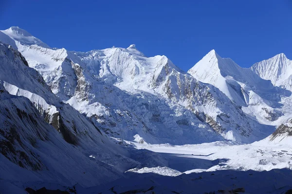 Sněhové Hory Ledovce Pod Modrou Oblohou Tibetu Čína — Stock fotografie