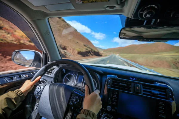 Conducir Fuera Del Coche Carretera Sendero Montaña Gran Altitud Día —  Fotos de Stock