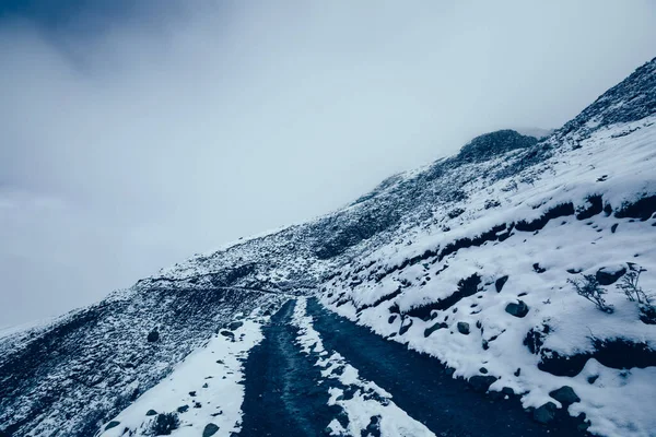 Trilha Montanha Nevando Alta Altitude Dia Inverno — Fotografia de Stock