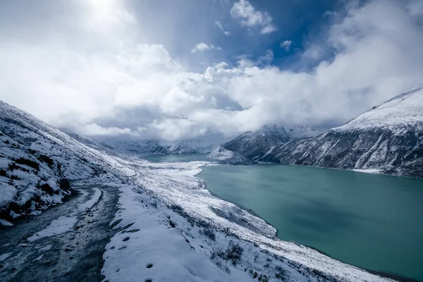 Nieva Sendero Montaña Gran Altitud Día Invierno —  Fotos de Stock