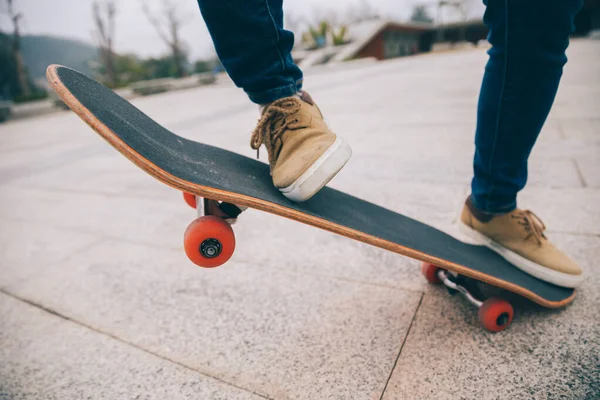 Skateboarder Skate Livre Manhã Ensolarada — Fotografia de Stock