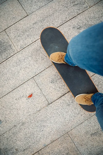 Skateboarder Skateboarden Buiten Zonnige Ochtend — Stockfoto