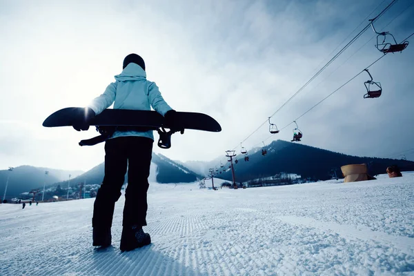 Ein Snowboarder Beim Snowboarden Den Winterbergen — Stockfoto