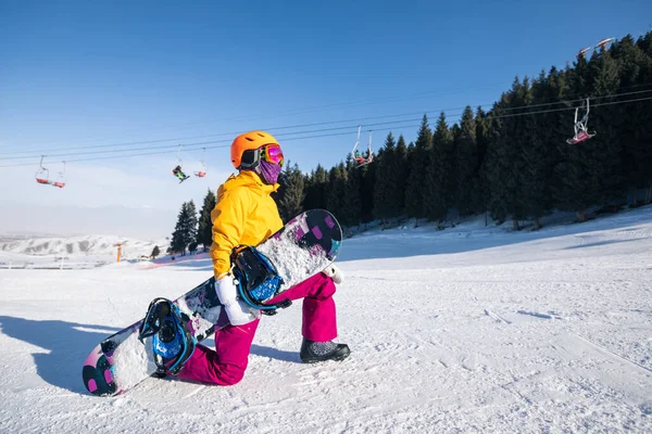 Ázsiai Snowboard Télen Hegyek — Stock Fotó