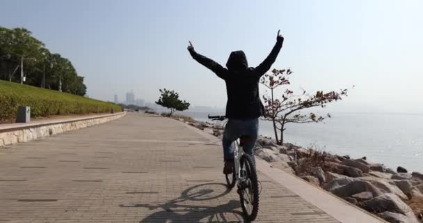 Молода жінка, Велоспорт — стокове відео