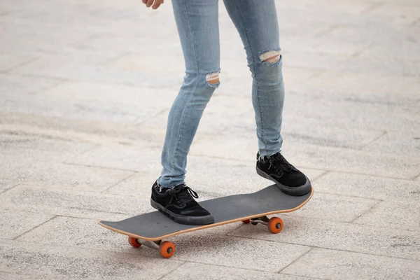 Skateboarder Beine Skateboarden Freien — Stockfoto