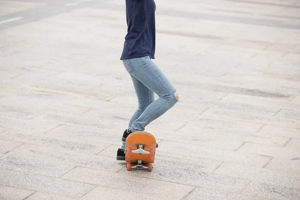 Skateboarder Pernas Skate Livre — Fotografia de Stock