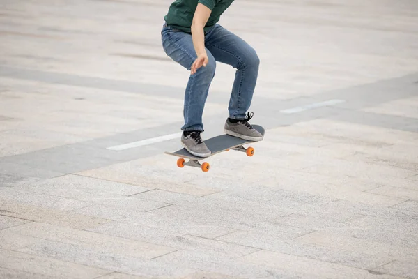 Skateboarding Skateboarding Venku Dopoledních Hodinách — Stock fotografie