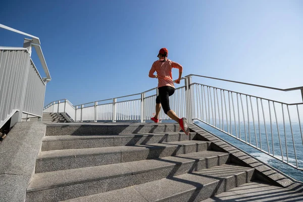 Estilo Vida Saudável Fitness Sports Woman Runner Running Stairs Seaside — Fotografia de Stock