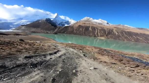 Hermosa Vista Del Coche Todoterreno Que Mueve Por Sendero Las — Vídeo de stock