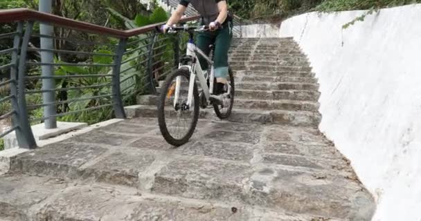 Freeriderin Reitet Treppe Hinunter Sport Extremen Und Aktiven Lebensstil — Stockvideo