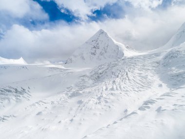 Çin 'in Tibet kentindeki fosil buzulların havadan görünüşü