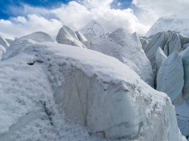 Çin 'in Tibet kentindeki fosil buzulların havadan görünüşü