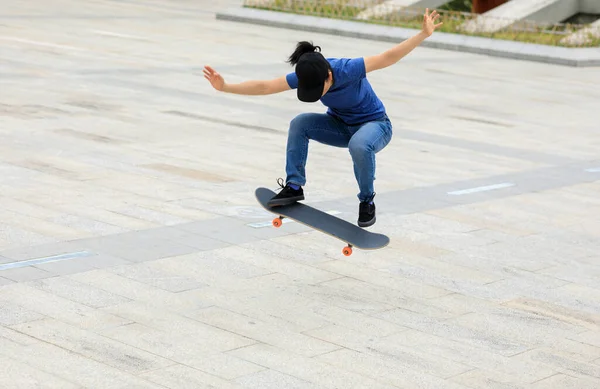 Skateboarder Skateboarding Aire Libre Por Mañana —  Fotos de Stock