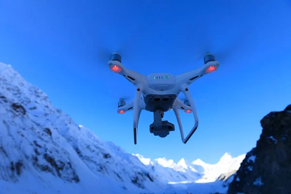 Drone Volador Tomando Fotos Laguna Glaciar Tíbet China — Foto de Stock