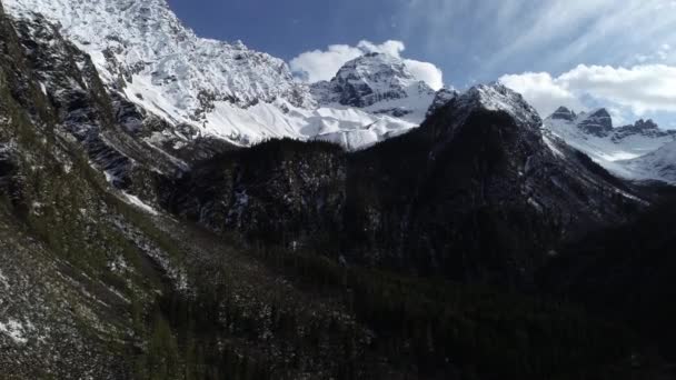 Drone Volando Través Montañas Nevadas Tíbet China Imágenes Aviones Tripulados — Vídeos de Stock