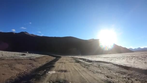 Jazda Samochodem Terenowym Górskich Drogach — Wideo stockowe