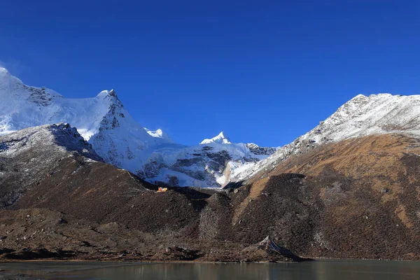 Snö Berg Blå Himmel Tibet Kina — Stockfoto