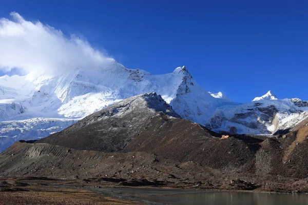 Snö Berg Blå Himmel Tibet Kina — Stockfoto