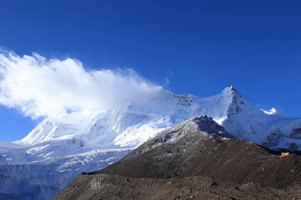 Snö Berg Blå Himmel Tibet Kina — Stockfoto