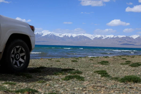 Terénní Auto Břehu Jezera Tibetu Čína — Stock fotografie