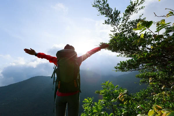 Cheering Young Woman Hiker Open Arms Mountain Peak — Stock Photo, Image