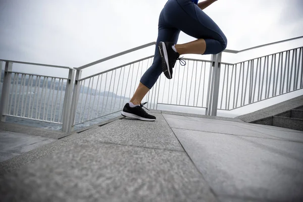 Zdravý Životní Styl Fitness Sportovní Žena Běžec Běží Přímořské Stezce — Stock fotografie