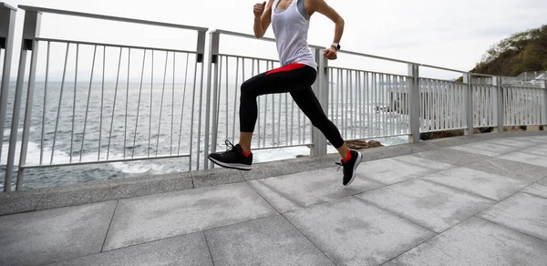 Gezonde Levensstijl Fitness Sportvrouw Loper Hardlopen Kust Pad — Stockfoto