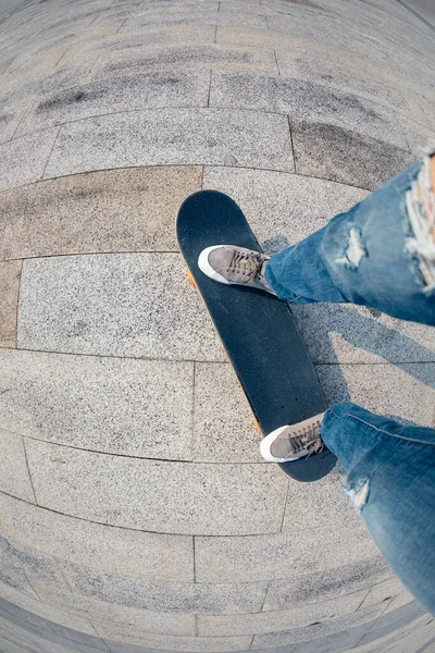 Skateboarder Pernas Skate Livre — Fotografia de Stock