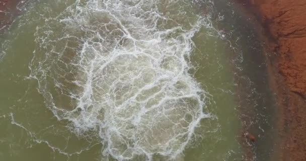 Vue Rapprochée Belle Surface Eau Geyser Bouillonnante — Video