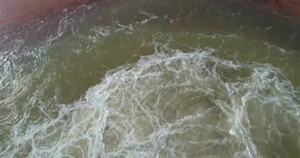 Vista Cerca Hermosa Superficie Agua Géiser Burbujeante — Vídeos de Stock