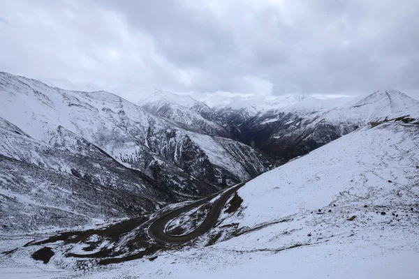 Snöar Höga Höjder Berg Vintern Dag — Stockfoto