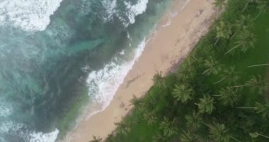 hareket eden okyanus dalgalarının hava görüntüsü