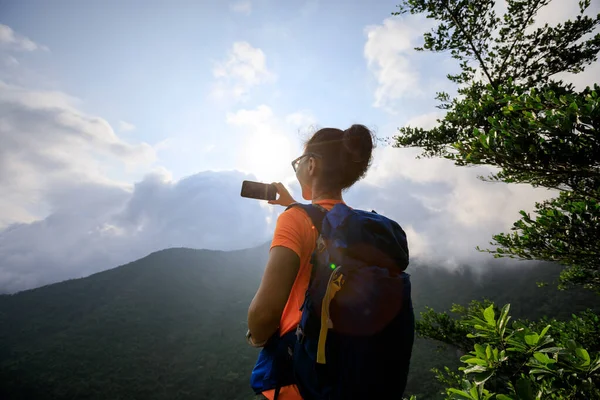 Successful Hiker Using Smartphone Sunrise Mountain Top — Stock Photo, Image