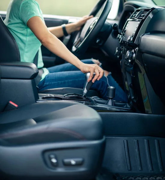 Asian Woman Driver Driving Road Car Nature — Stock Photo, Image