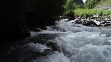 Dağ suyu, güzel manzara.