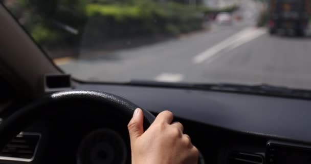 Mulher Dirigindo Carro Vista Perto — Vídeo de Stock