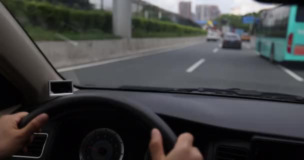 Mujer Conduciendo Coche Vista Cercana — Vídeos de Stock