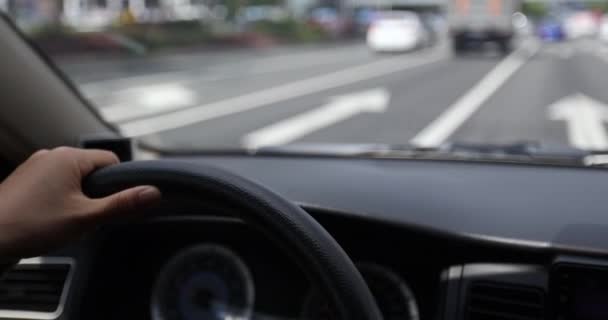 Mujer Conduciendo Coche Vista Cercana — Vídeos de Stock